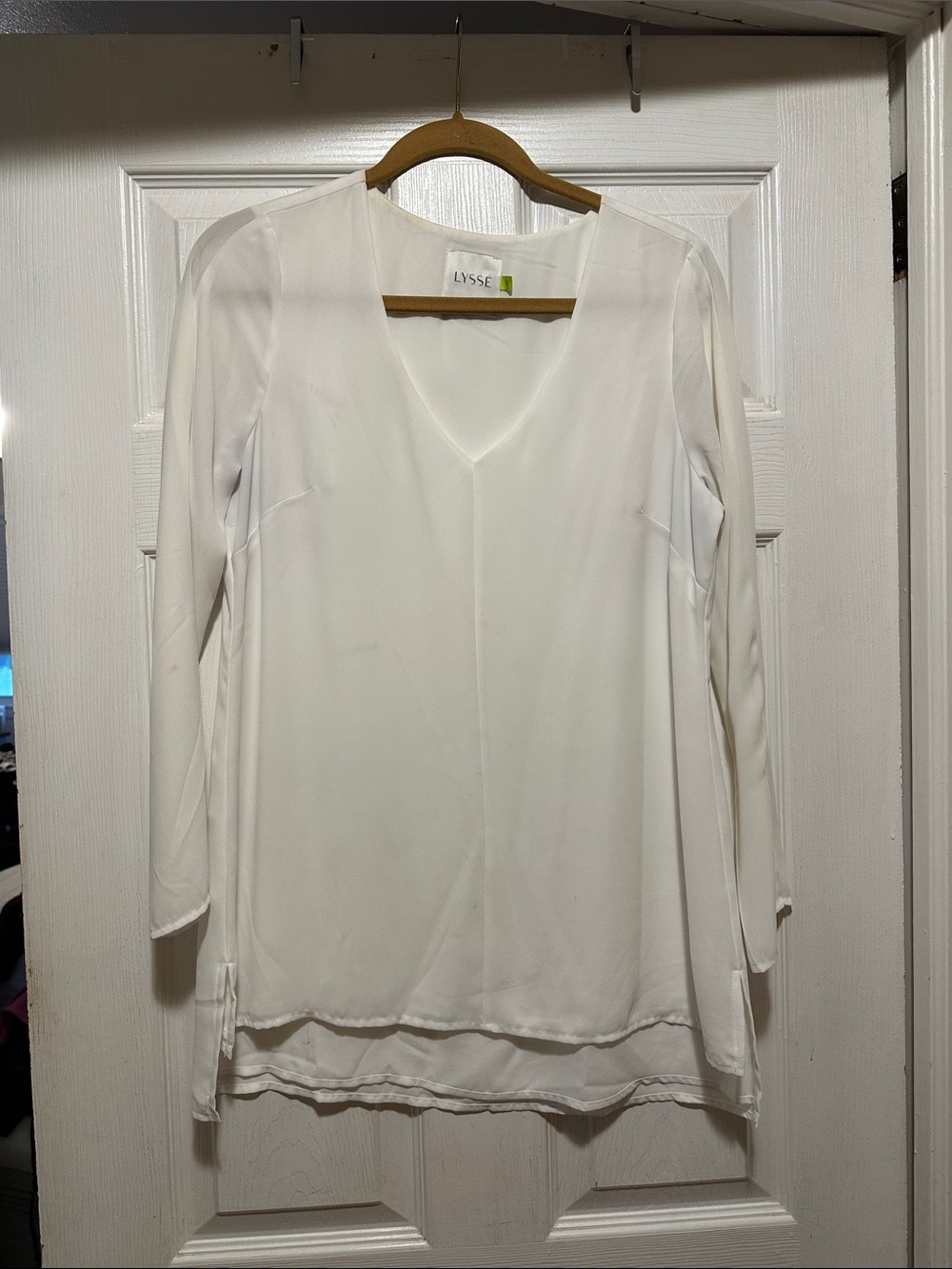 Lysse White V-Neck Long Sleeve Tunic